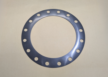 フッ素ゴム（FKM）ウォータージェット加工事例｜耐薬品・耐熱ガスケット 株式会社ダイコー